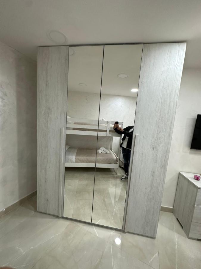 Chloehouse Apartment Наполи Екстериор снимка