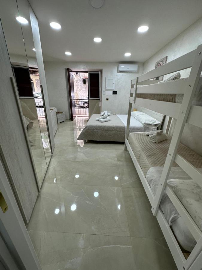 Chloehouse Apartment Наполи Екстериор снимка