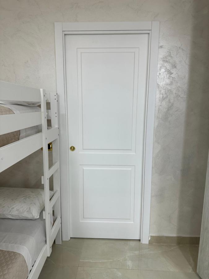Chloehouse Apartment Наполи Екстериор снимка